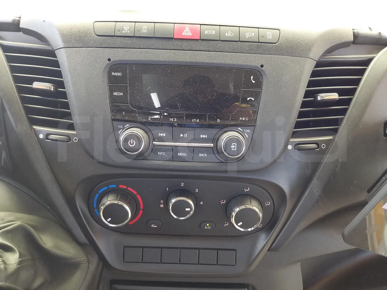 Iveco Indcar WGIVMY11 MOBI SCUOLABUS - EUR6 - 100Kw - 8,592m - radio accessories photo