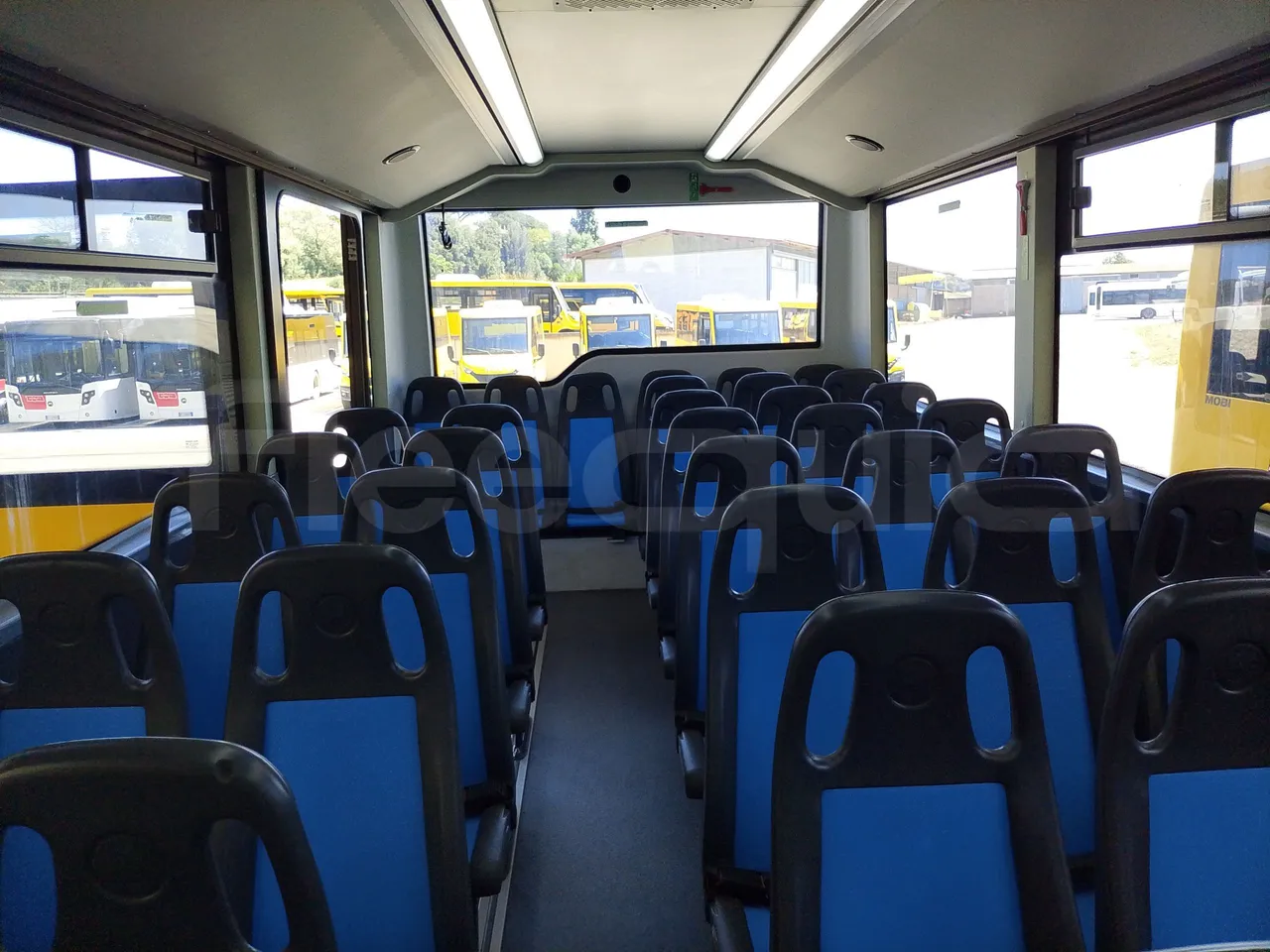 Iveco Indcar WGIVMY11 MOBI SCUOLABUS - EUR6 - 100Kw - 8,592m - reverse view middle aisle