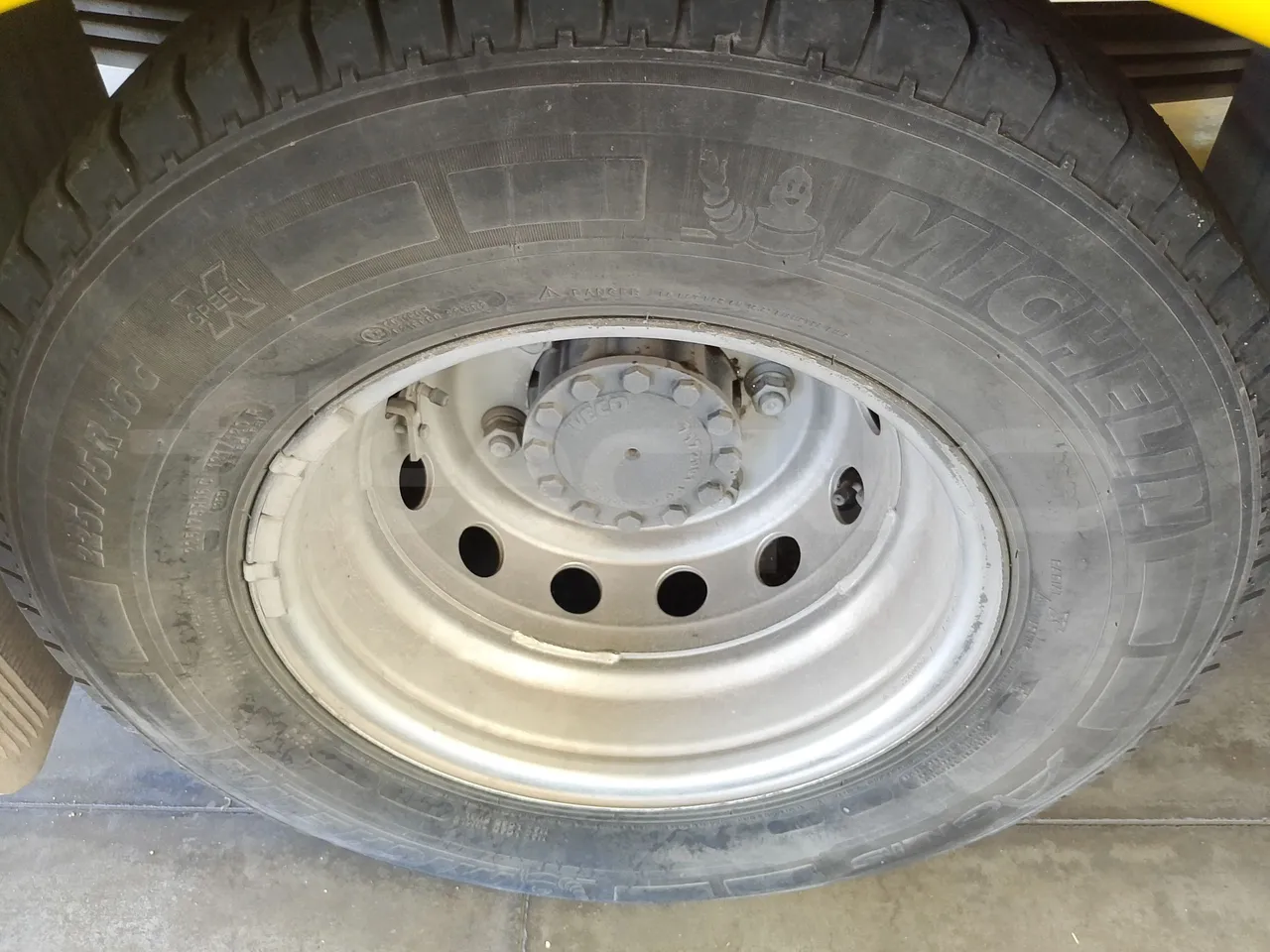 Iveco Indcar WGIVMY11 MOBI SCUOLABUS - EUR6 - 100Kw - 8,592m - tread condition third axle tires left
