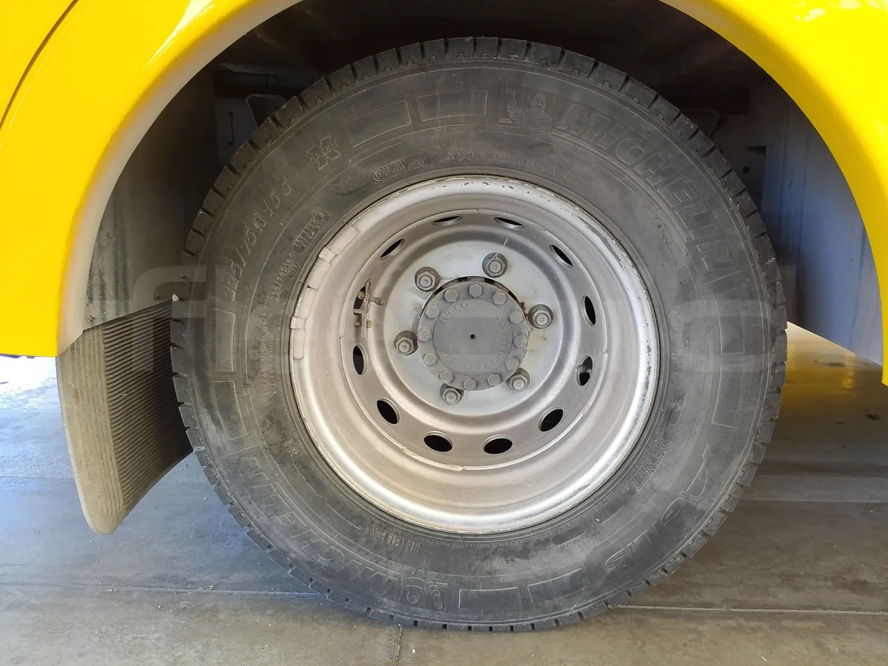 Iveco Indcar WGIVMY11 MOBI SCUOLABUS - EUR6 - 100Kw - 8,592m - rear left tire photo