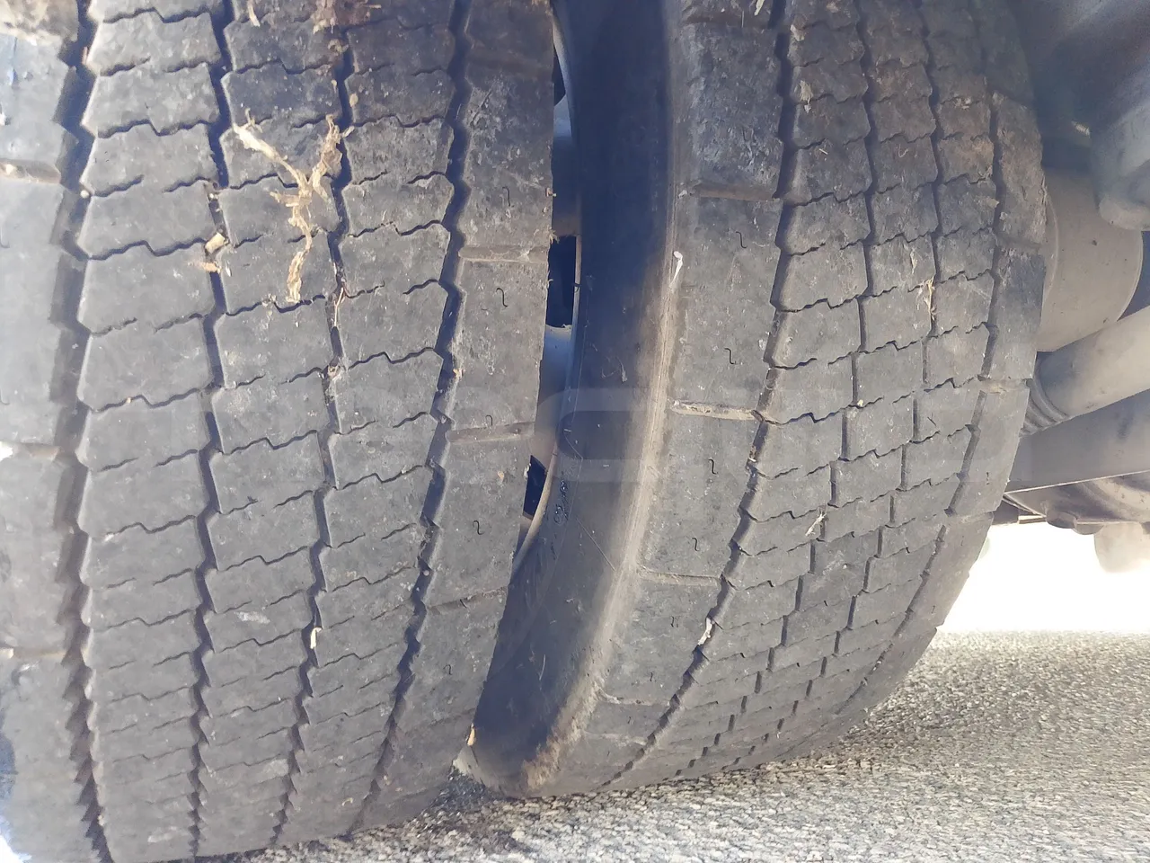 Car Ind GT-ROY ROY/ Euro 5 - 209 Kw - 9,2 Mt - tread condition third axle tires right
