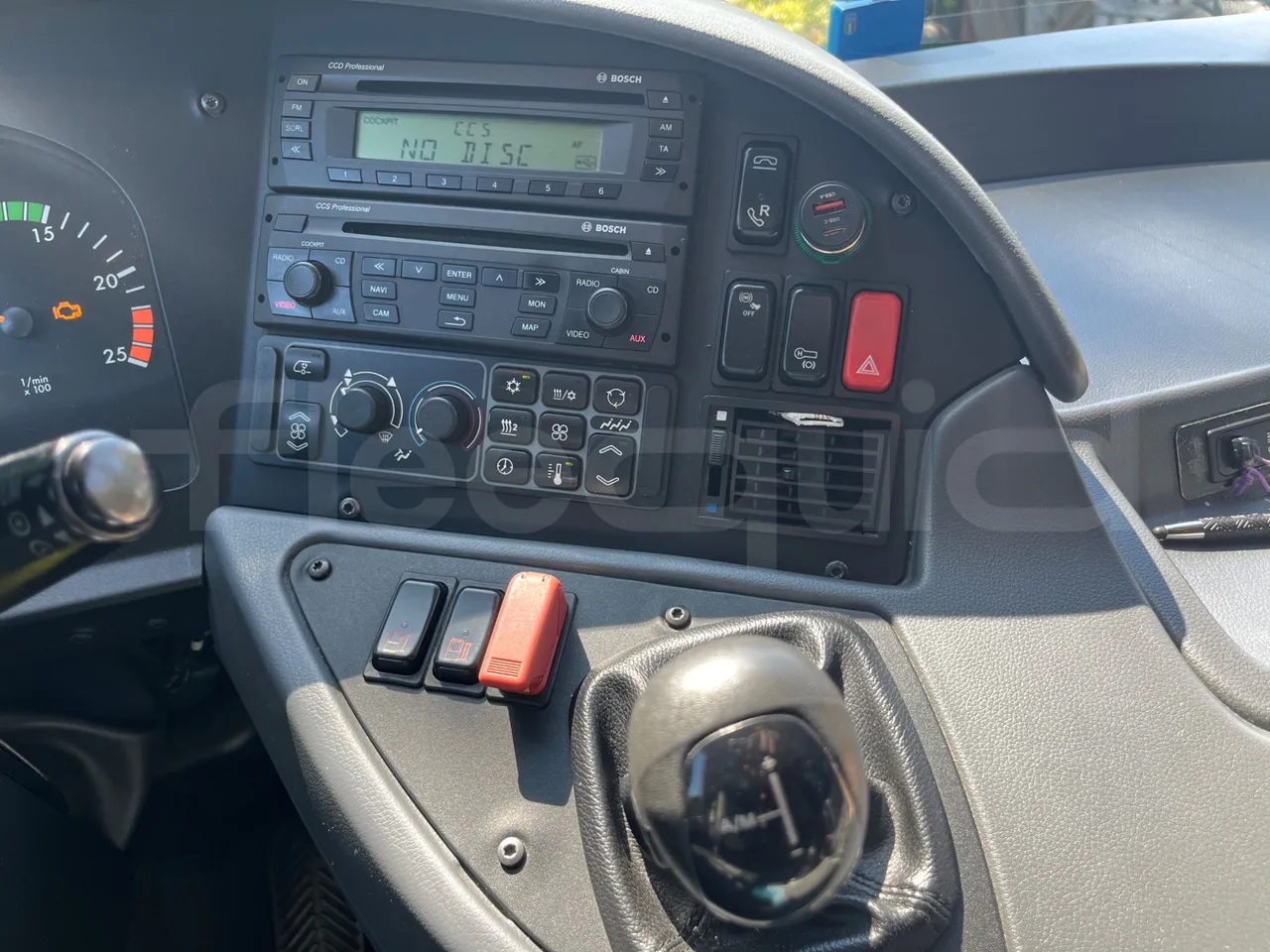 Mercedes-Benz Tourismo RHD L-EUR6-315Kw-13,99m - radio accessories photo