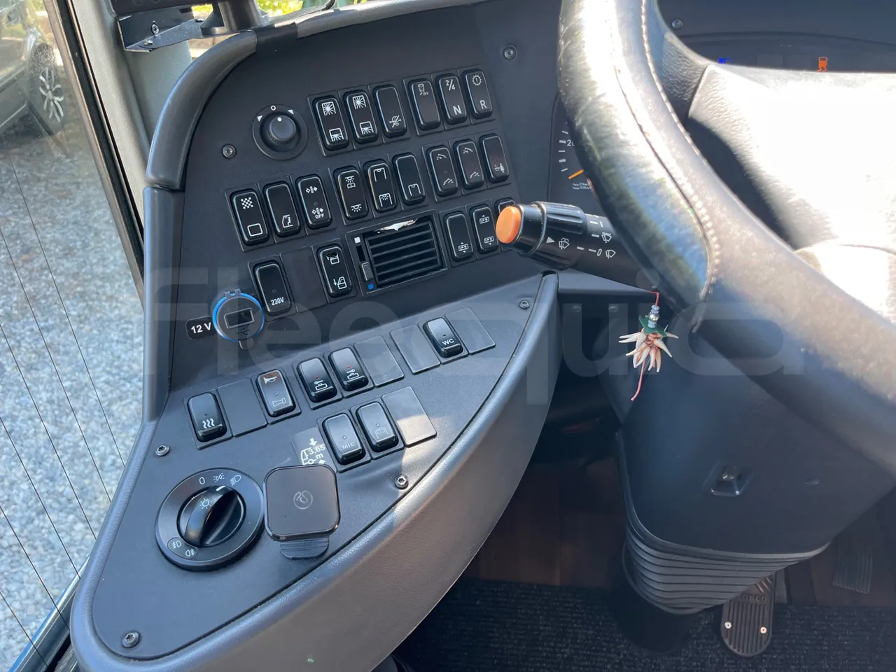 Mercedes-Benz Tourismo RHD L-EUR6-315Kw-13,99m - onboard devices 1