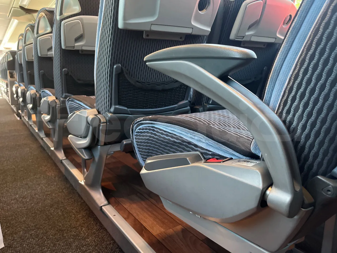 Mercedes-Benz Tourismo RHD L-EUR6-315Kw-13,99m - armrest detail photo