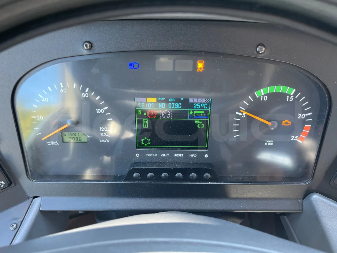 Mercedes-Benz Tourismo RHD L-EUR6-315Kw-13,99m - dashboard lights on