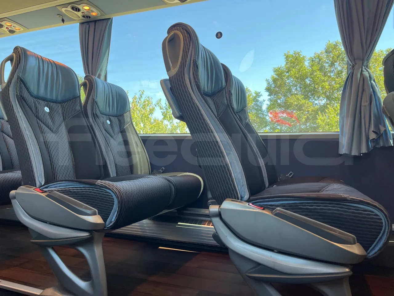Mercedes-Benz Tourismo RHD L-EUR6-315Kw-13,99m - single seat detail