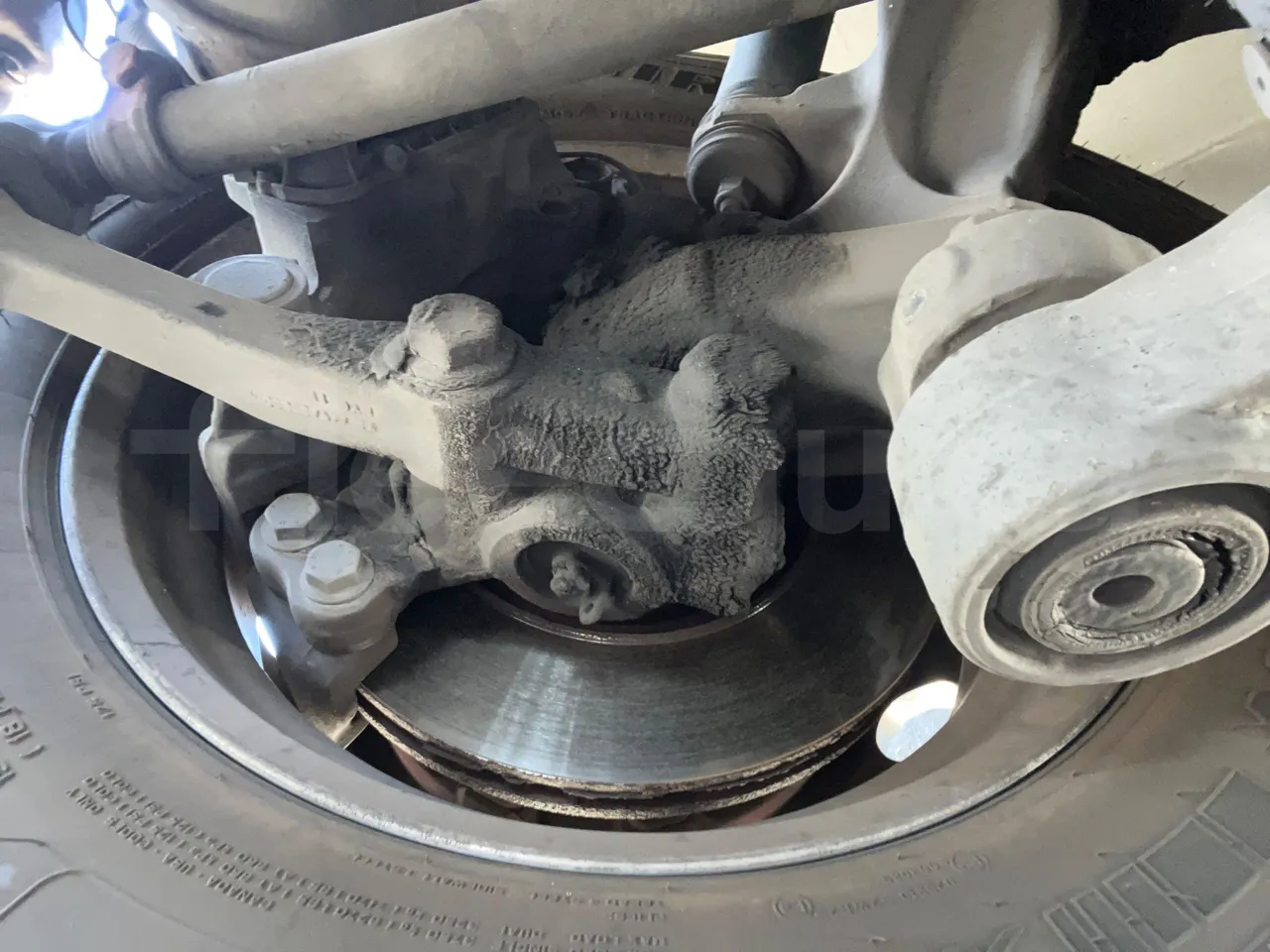 Mercedes-Benz Tourismo RHD L-EUR6-315Kw-13,99m - front discs left