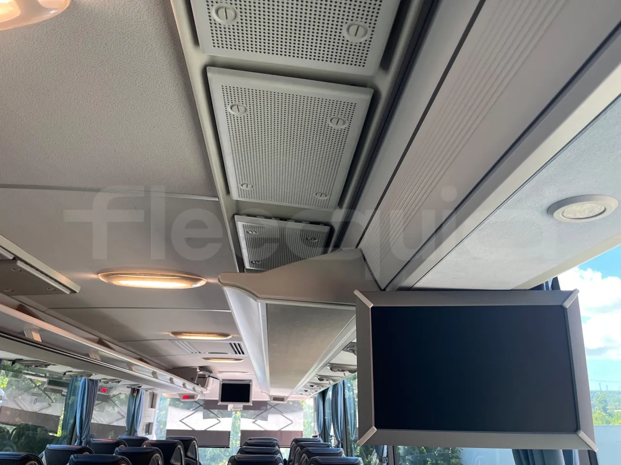 Mercedes-Benz Tourismo RHD L-EUR6-315Kw-13,99m - monitor detail photo