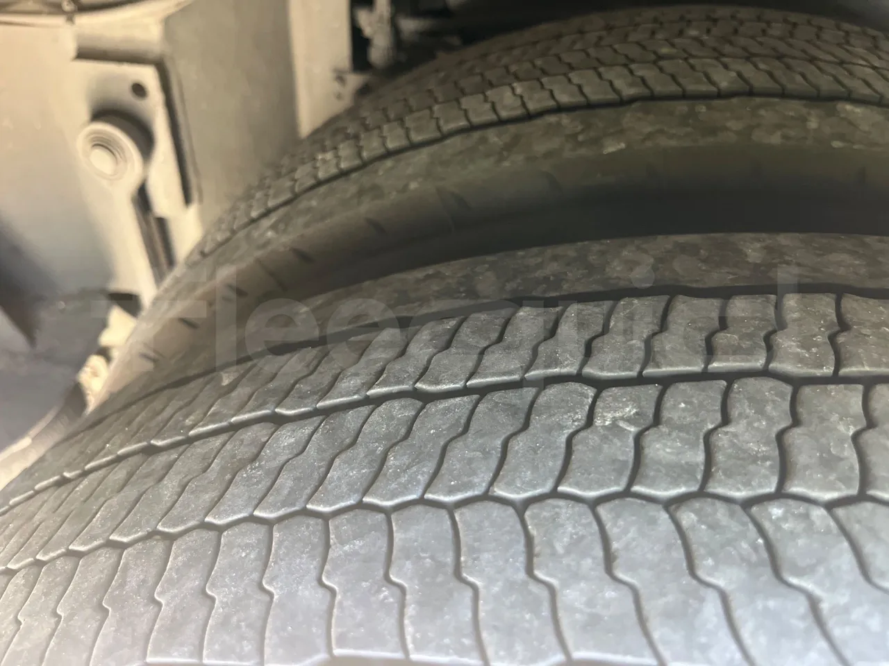 Mercedes-Benz Tourismo RHD L-EUR6-315Kw-13,99m - tread condition second axle tires left