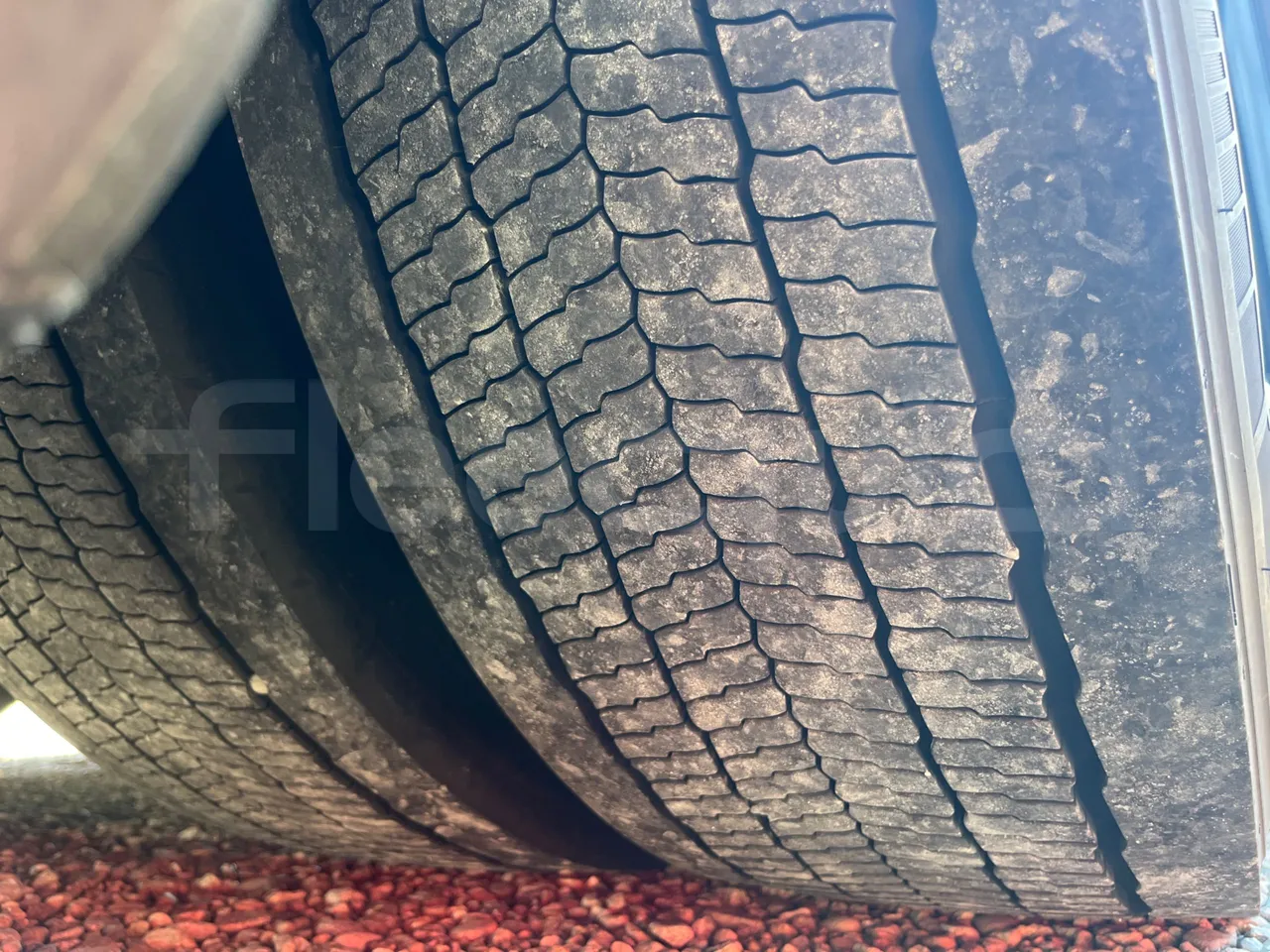 Mercedes-Benz Tourismo RHD L-EUR6-315Kw-13,99m - tread condition second axle tires right