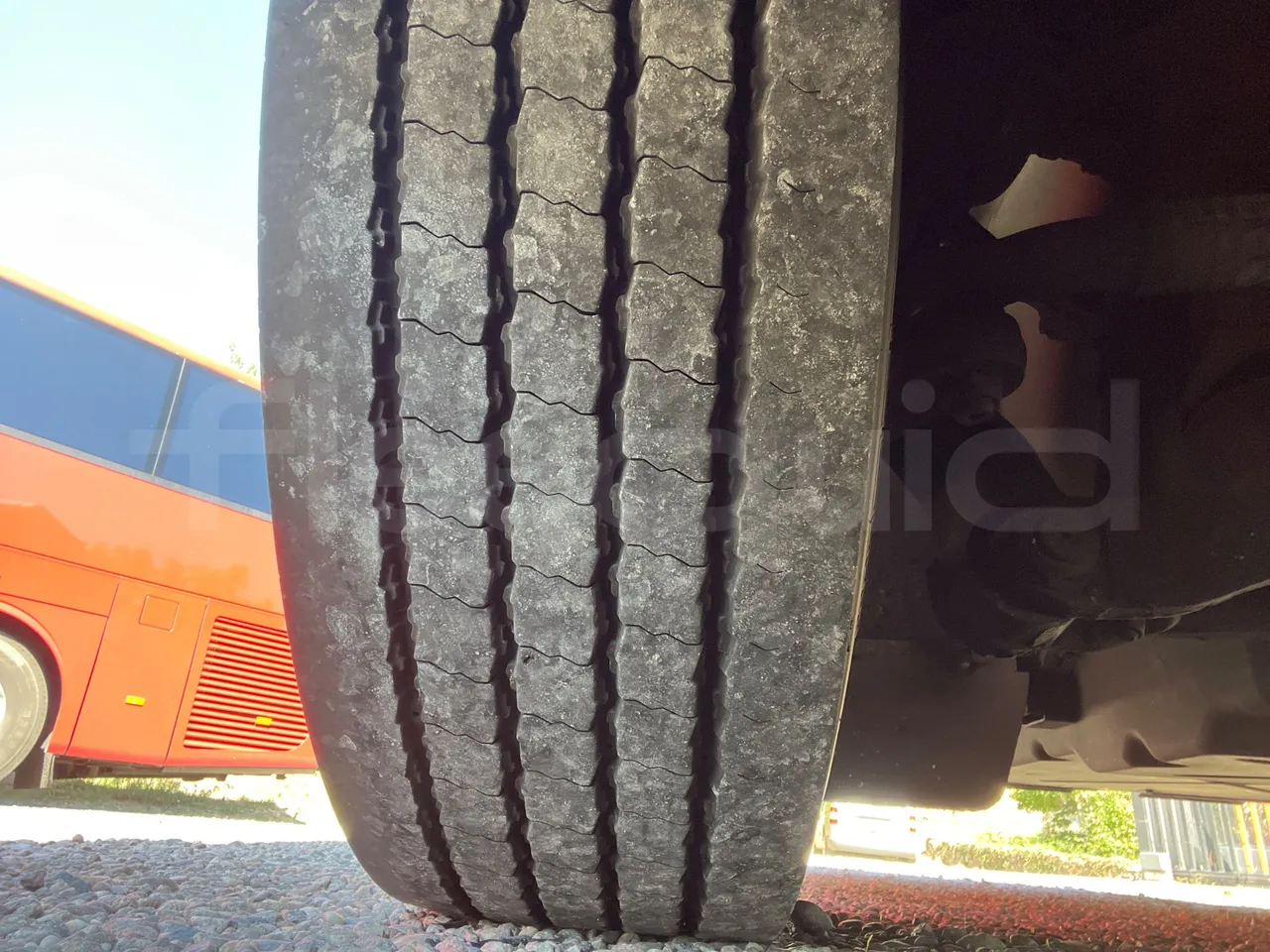 Mercedes-Benz Tourismo RHD L-EUR6-315Kw-13,99m - tread condition third axle tires left