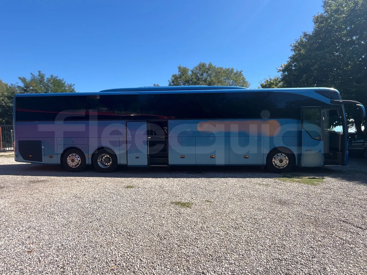 Mercedes-Benz Tourismo RHD L-EUR6-315Kw-13,99m - right side doors open
