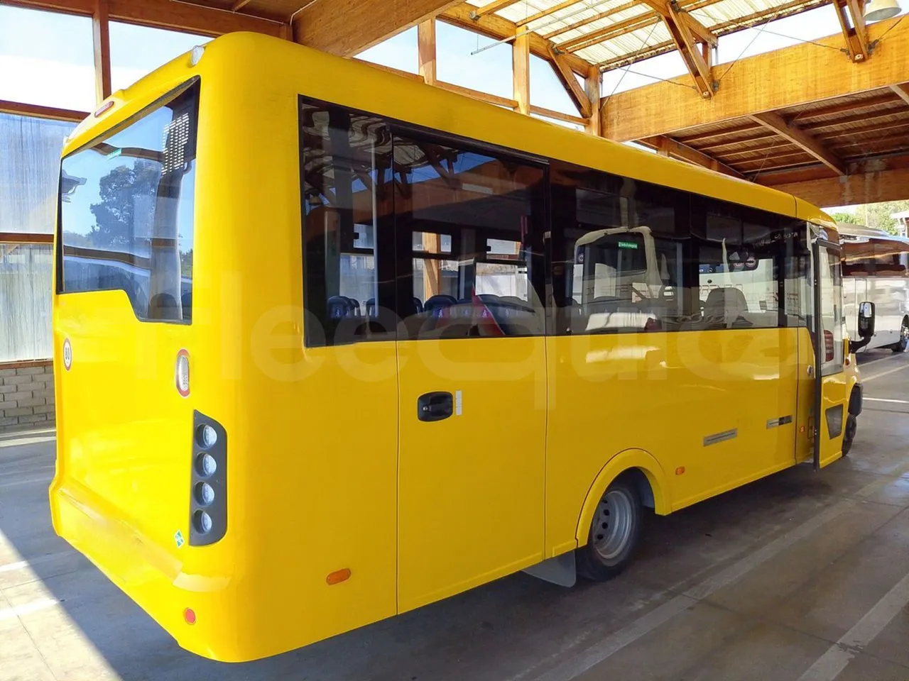 Iveco Indcar WGIVMY11 MOBI SCUOLABUS - EUR6 - 100Kw - 8,592m - 3/4 left rear side