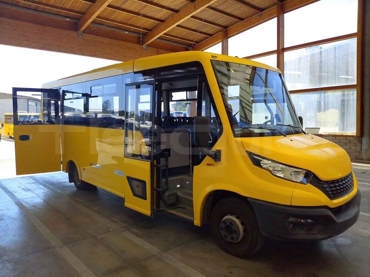 Iveco Indcar WGIVMY11 MOBI SCUOLABUS - EUR6 - 100Kw - 8,592m - 3/4 right front doors open