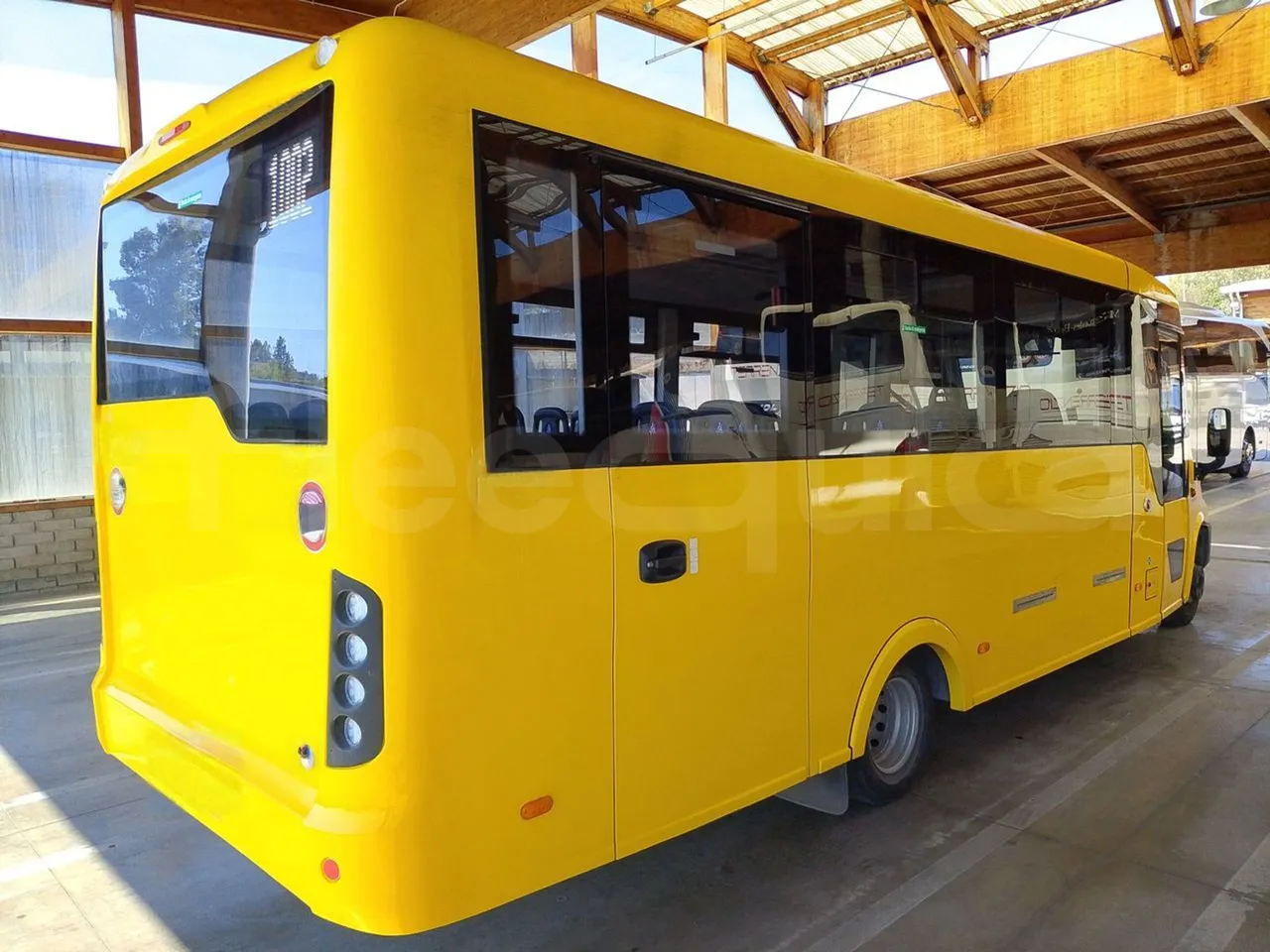 Iveco Indcar WGIVMY11 MOBI SCUOLABUS - EUR6 - 100Kw - 8,592m - 3/4 right rear doors closed