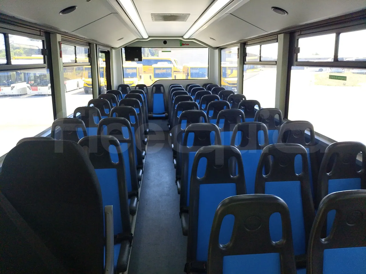 Iveco Indcar WGIVMY11 MOBI SCUOLABUS - EUR6 - 100Kw - 8,592m - reverse view middle aisle