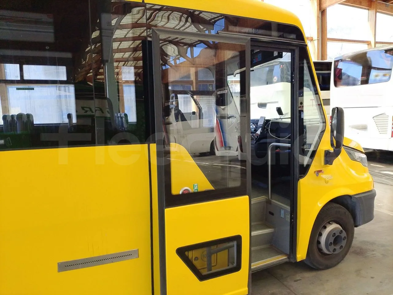 Iveco Indcar WGIVMY11 MOBI SCUOLABUS - EUR6 - 100Kw - 8,592m - platform open photo