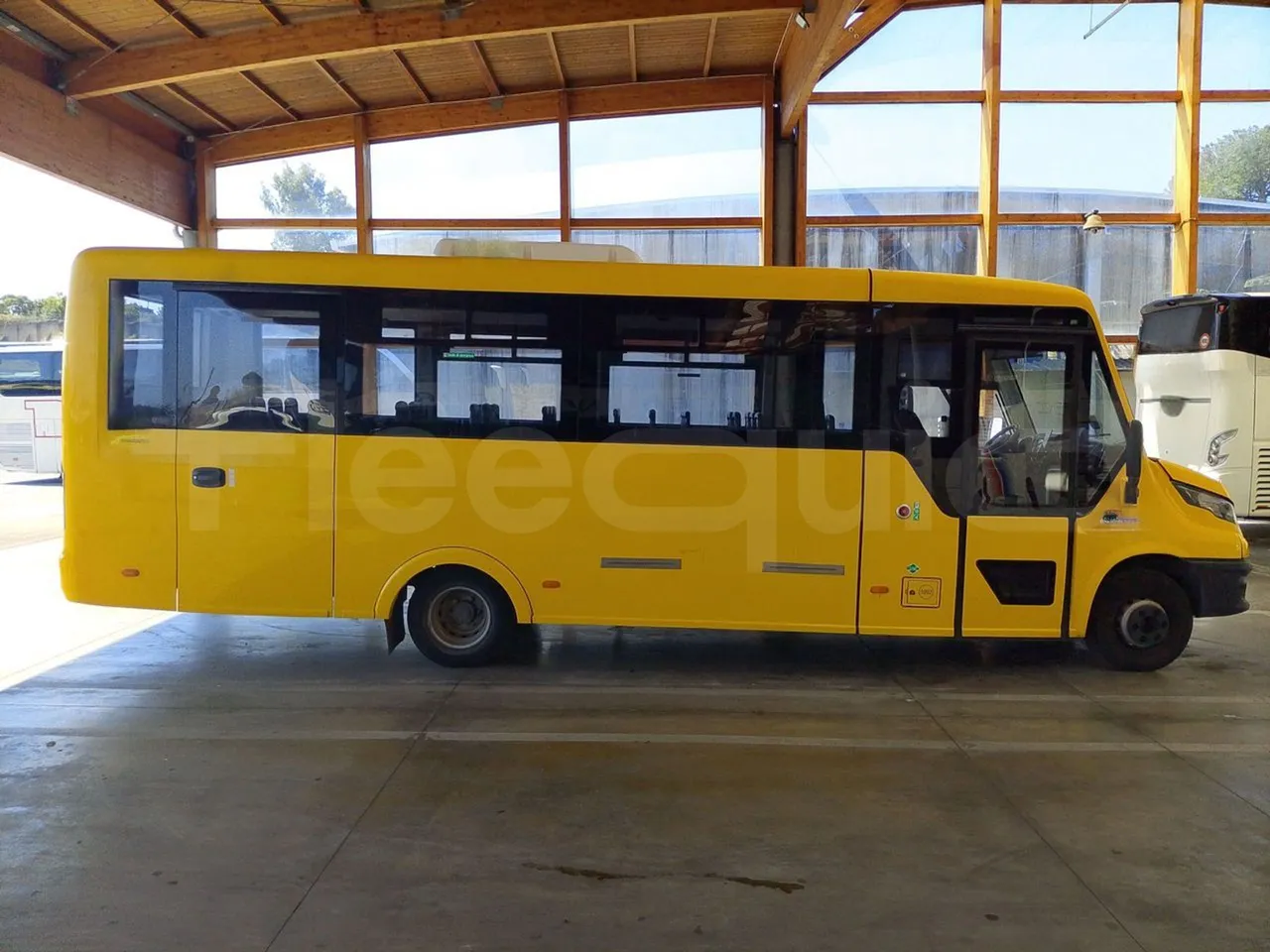 Iveco Indcar WGIVMY11 MOBI SCUOLABUS - EUR6 - 100Kw - 8,592m - right side doors closed