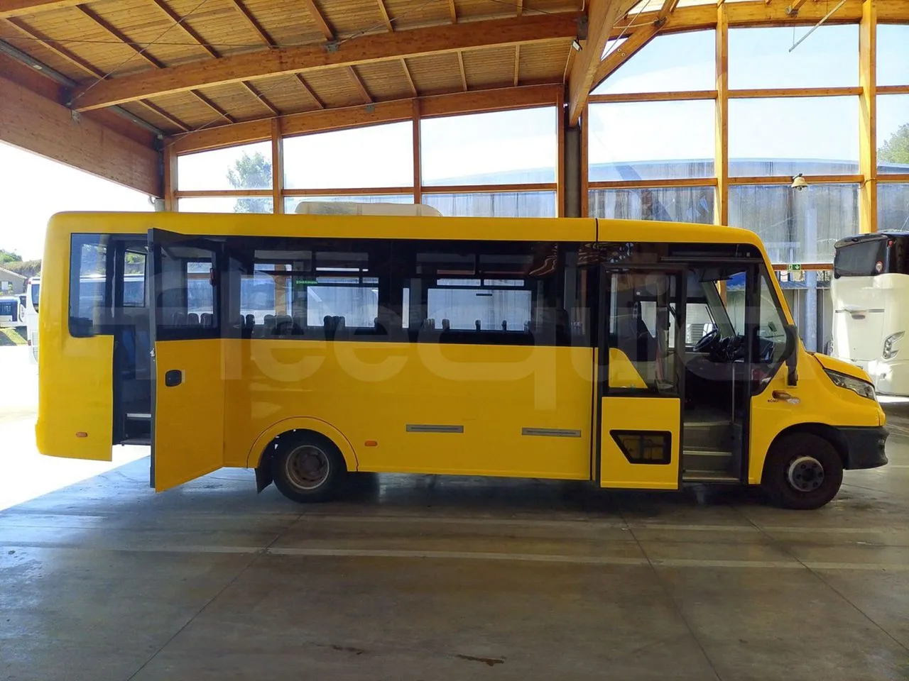 Iveco Indcar WGIVMY11 MOBI SCUOLABUS - EUR6 - 100Kw - 8,592m - right side doors open