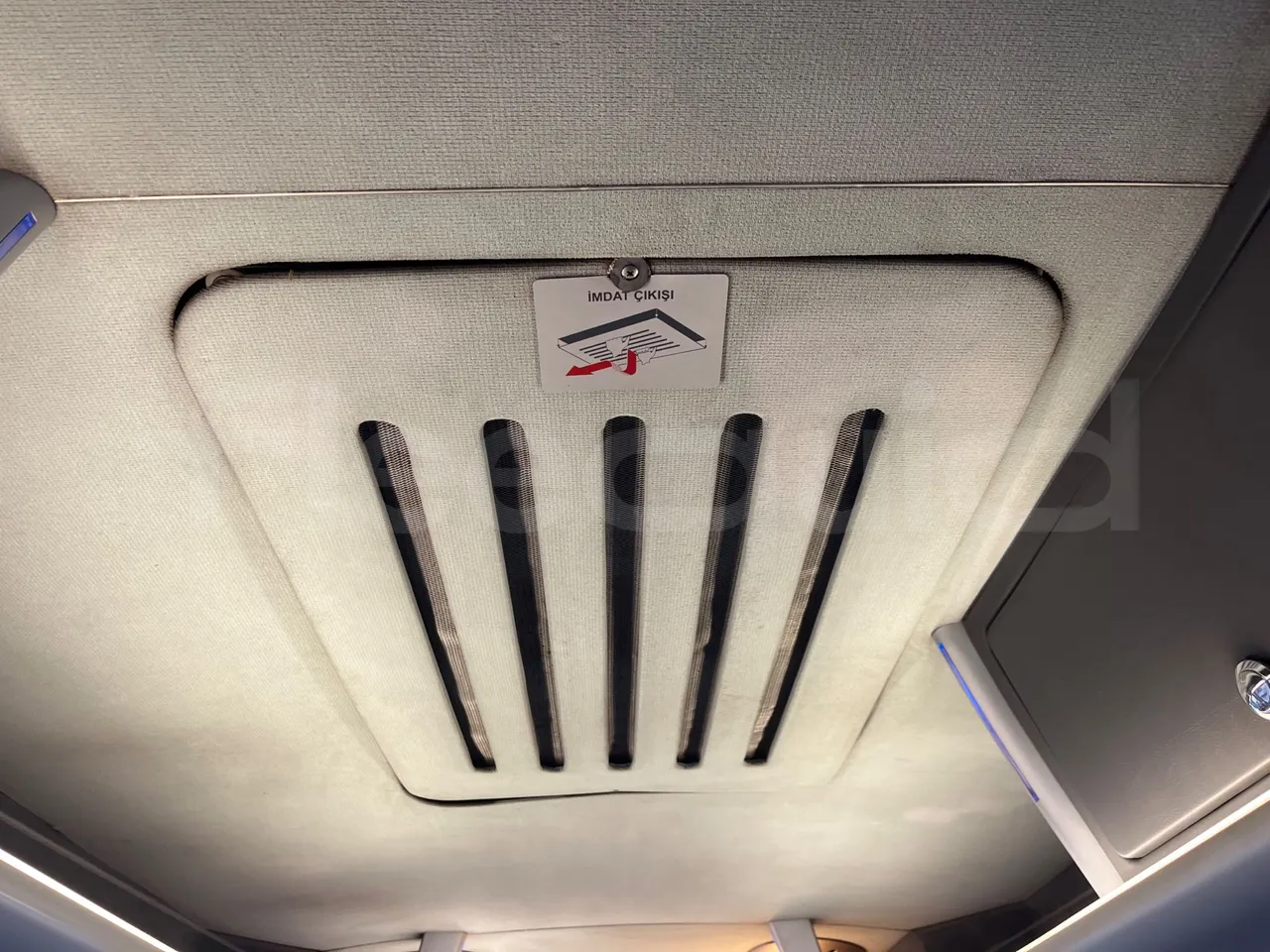 Man LIONS COACH L LION’S COACH L - Euro4 - 338kW - 13.901mt - roof hatch 1