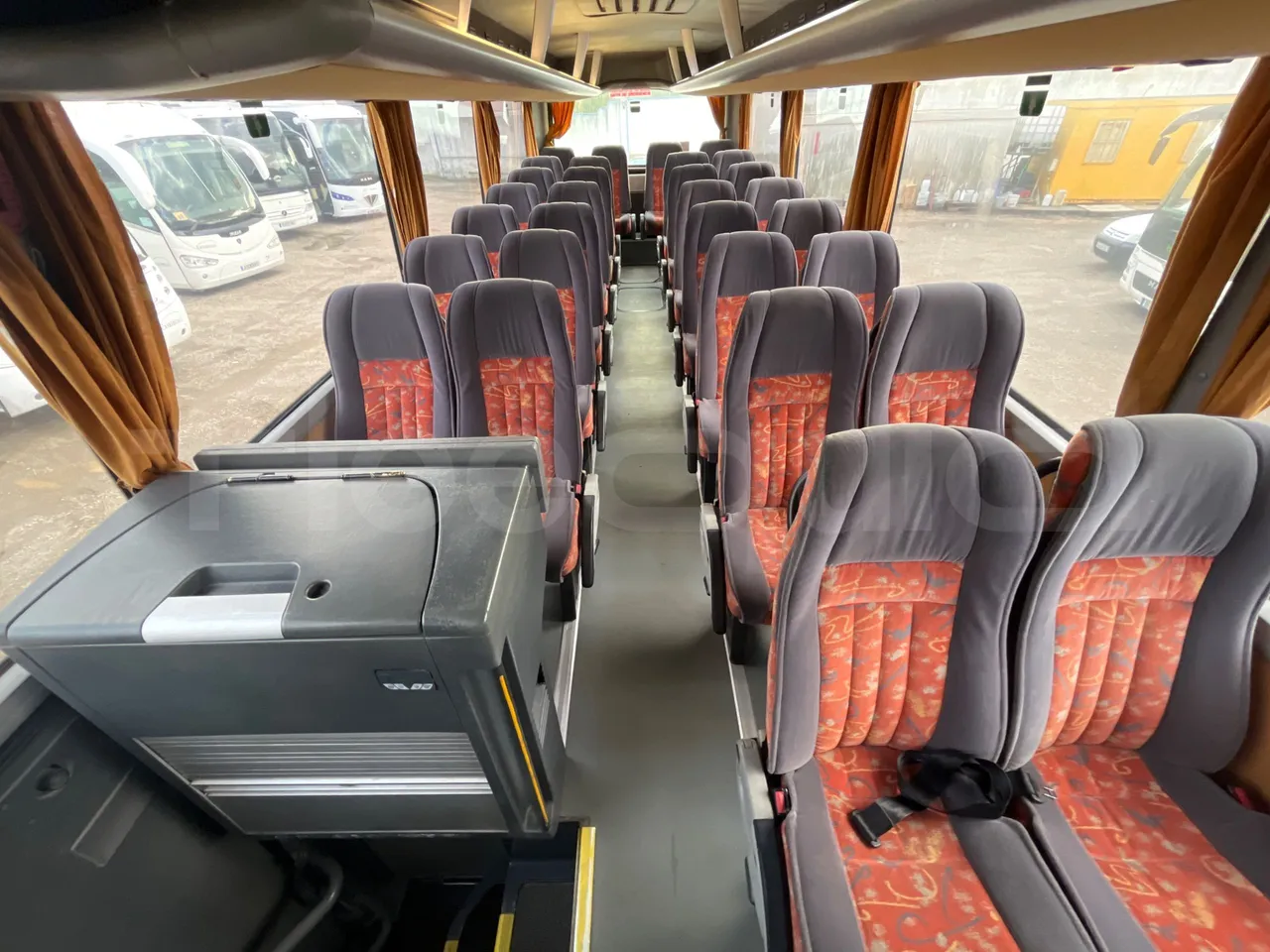 Man LIONS COACH L LION’S COACH L - Euro4 - 338kW - 13.901mt - reverse view middle aisle