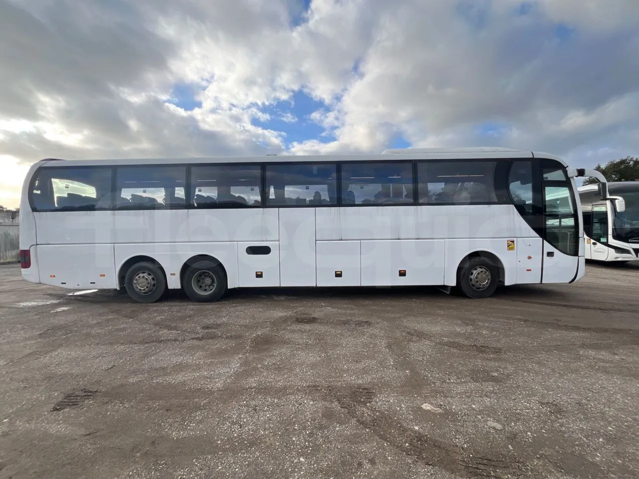 Man LIONS COACH L LION’S COACH L - Euro4 - 338kW - 13.901mt - right side doors closed