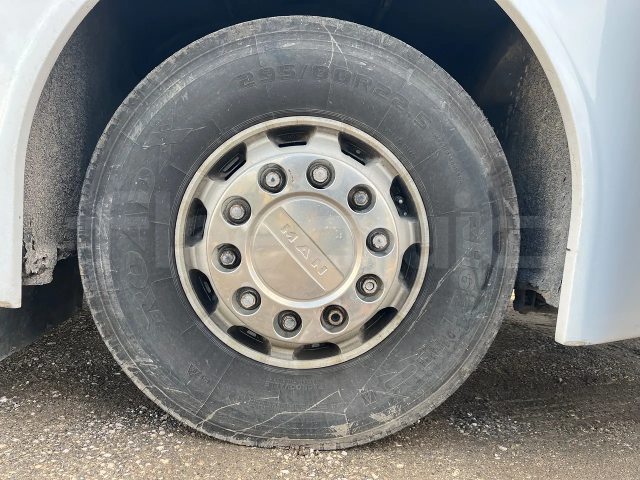 Man LIONS COACH L LION’S COACH L - Euro4 - 338kW - 13.901mt - front left tire measurements