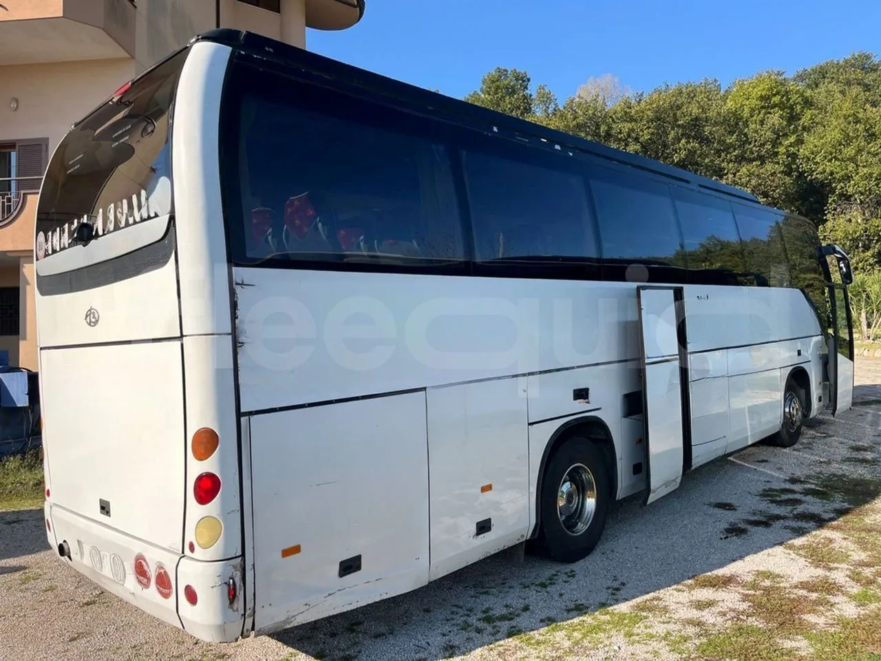 Beulas Scania Aura Scania K124 - Euro3 - 309kW - 12mt - 3/4 right rear doors open