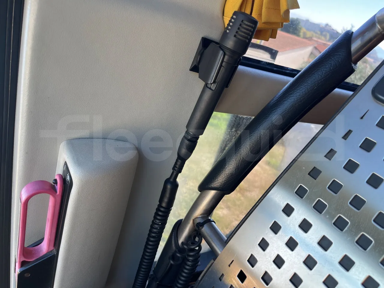 Beulas Scania Aura Scania K124 - Euro3 - 309kW - 12mt - driver microphone accessories photo