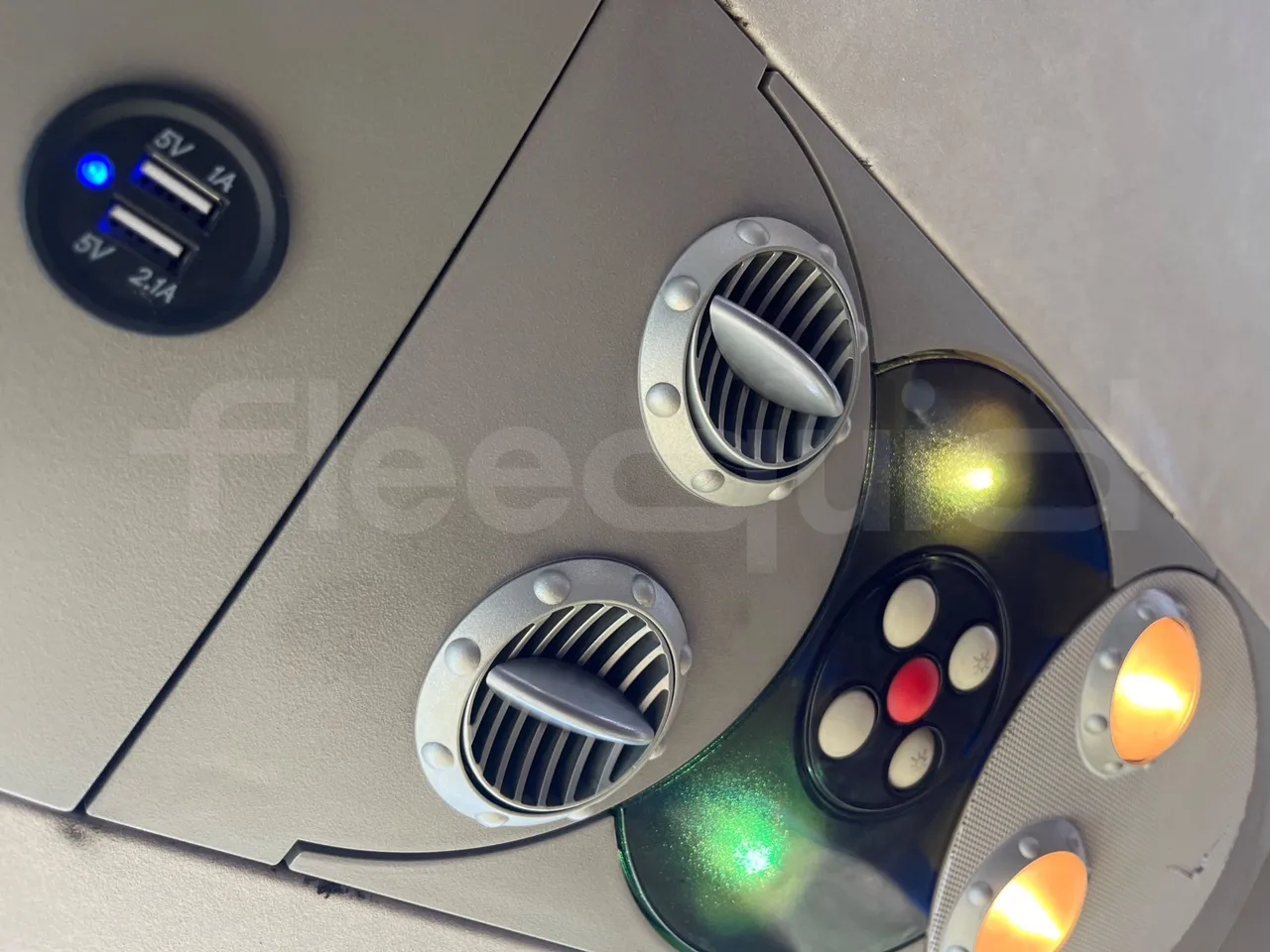 Beulas Scania Aura Scania K124 - Euro3 - 309kW - 12mt - usb charging detail