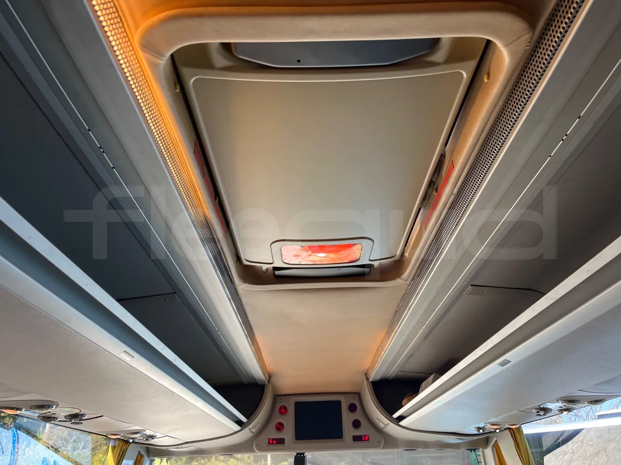 Beulas Scania Aura Scania K124 - Euro3 - 309kW - 12mt - roof hatch 2