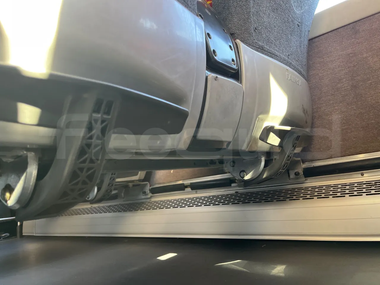 Beulas Scania Aura Scania K124 - Euro3 - 309kW - 12mt - power outlets detail