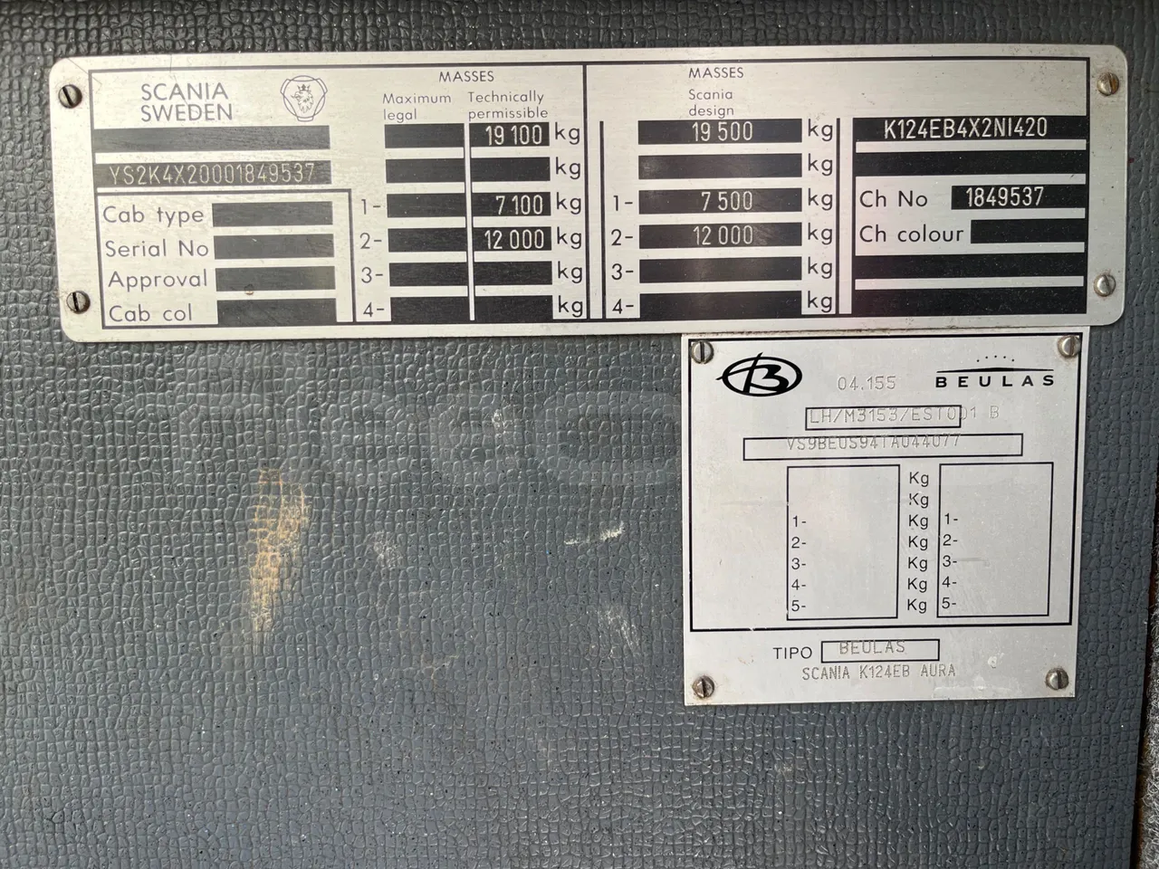 Beulas Scania Aura Scania K124 - Euro3 - 309kW - 12mt - vehicle plate photo