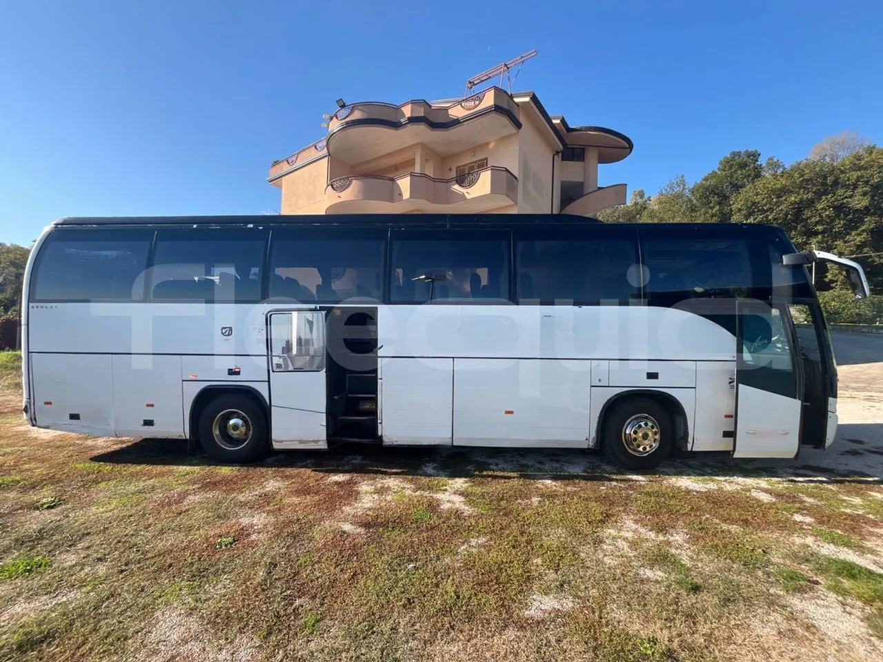 Beulas Scania Aura Scania K124 - Euro3 - 309kW - 12mt - right side doors open