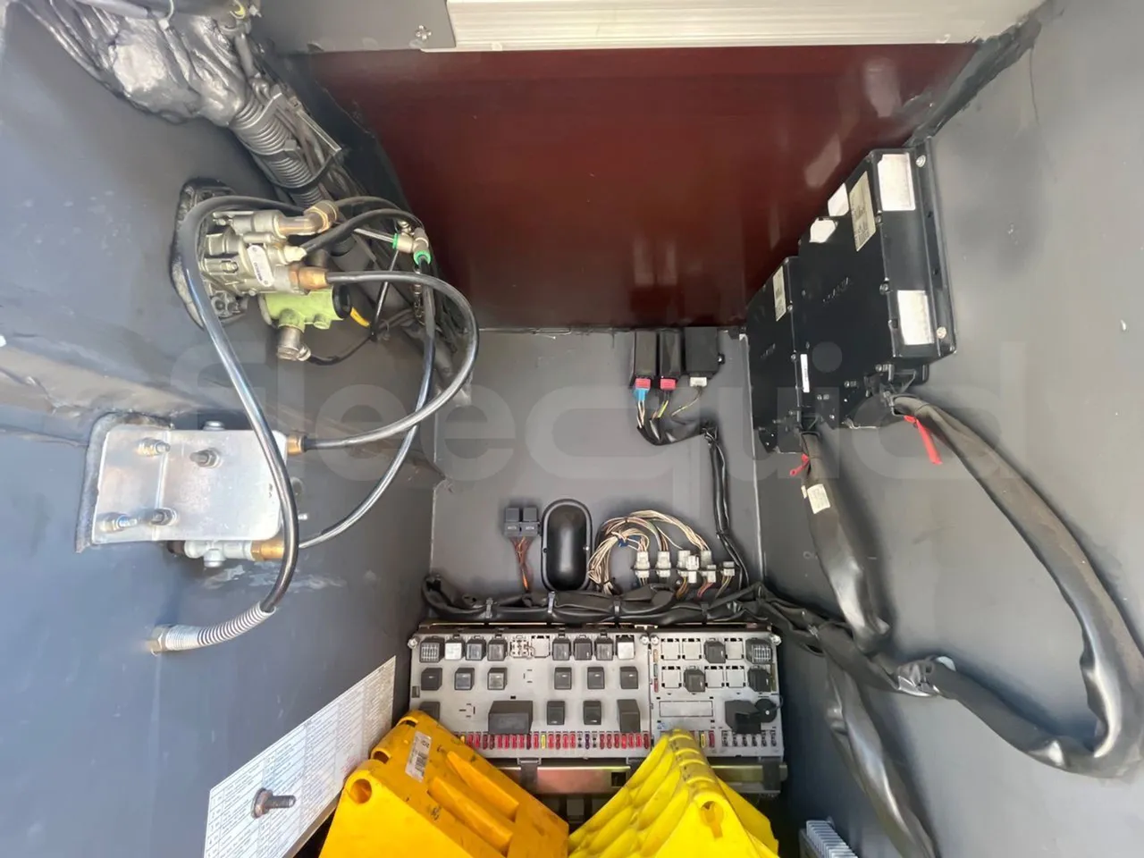 Beulas Scania Aura Scania K124 - Euro3 - 309kW - 12mt - turntable external (18m)