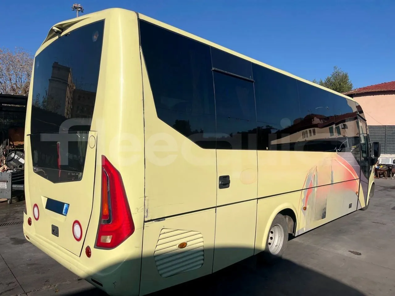 Iveco Daily CARIND - Euro6 - 132kW - 8.400mt - 3/4 right rear doors closed