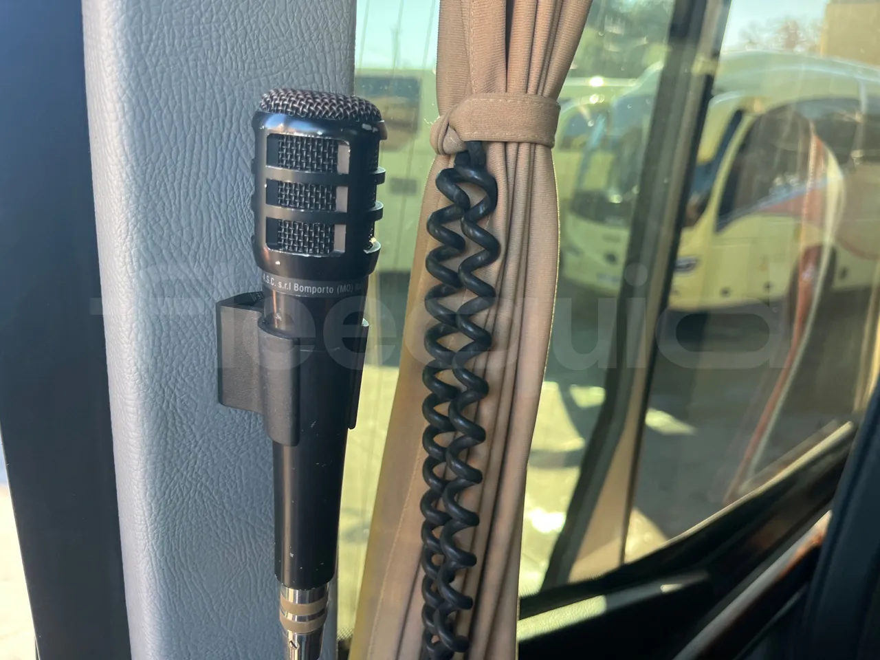 Iveco Daily CARIND - Euro6 - 132kW - 8.400mt - driver microphone accessories photo