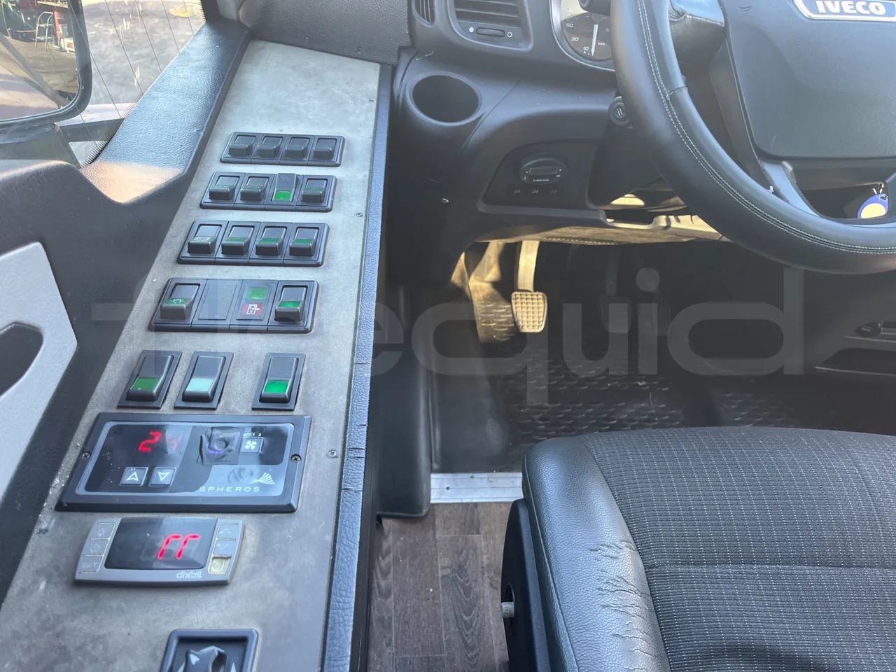 Iveco Daily CARIND - Euro6 - 132kW - 8.400mt - radio accessories photo