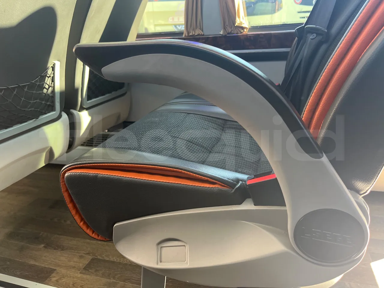 Iveco Daily CARIND - Euro6 - 132kW - 8.400mt - armrest detail photo
