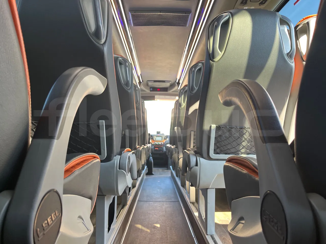 Iveco Daily CARIND - Euro6 - 132kW - 8.400mt - seat brackets photo