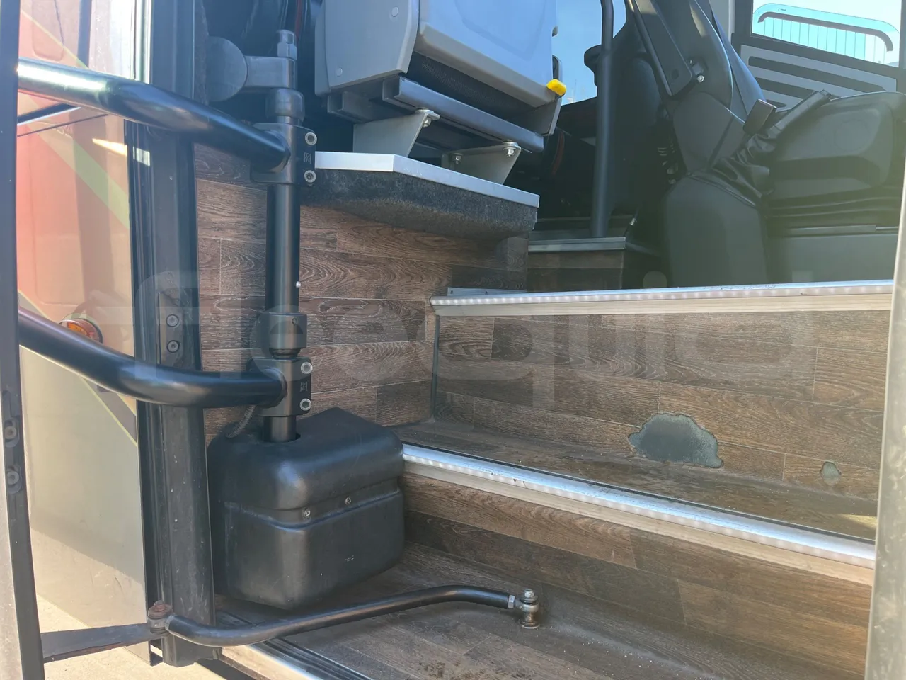 Iveco Daily CARIND - Euro6 - 132kW - 8.400mt - door mechanism photo