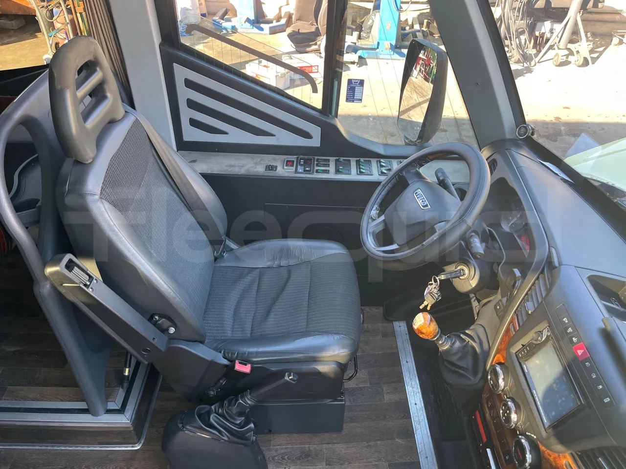 Iveco Daily CARIND - Euro6 - 132kW - 8.400mt - driver's seat photo