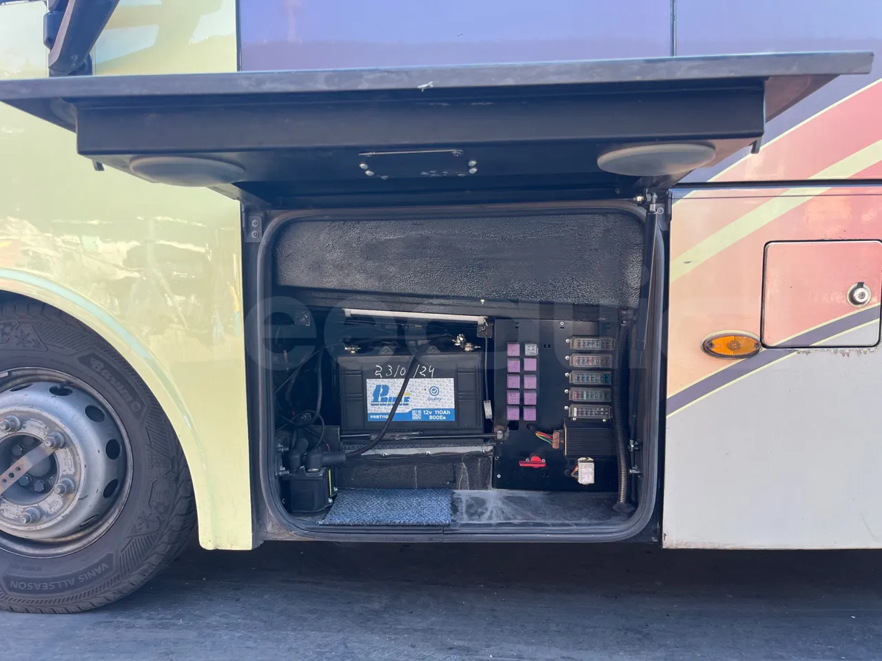 Iveco Daily CARIND - Euro6 - 132kW - 8.400mt - external compartments photo