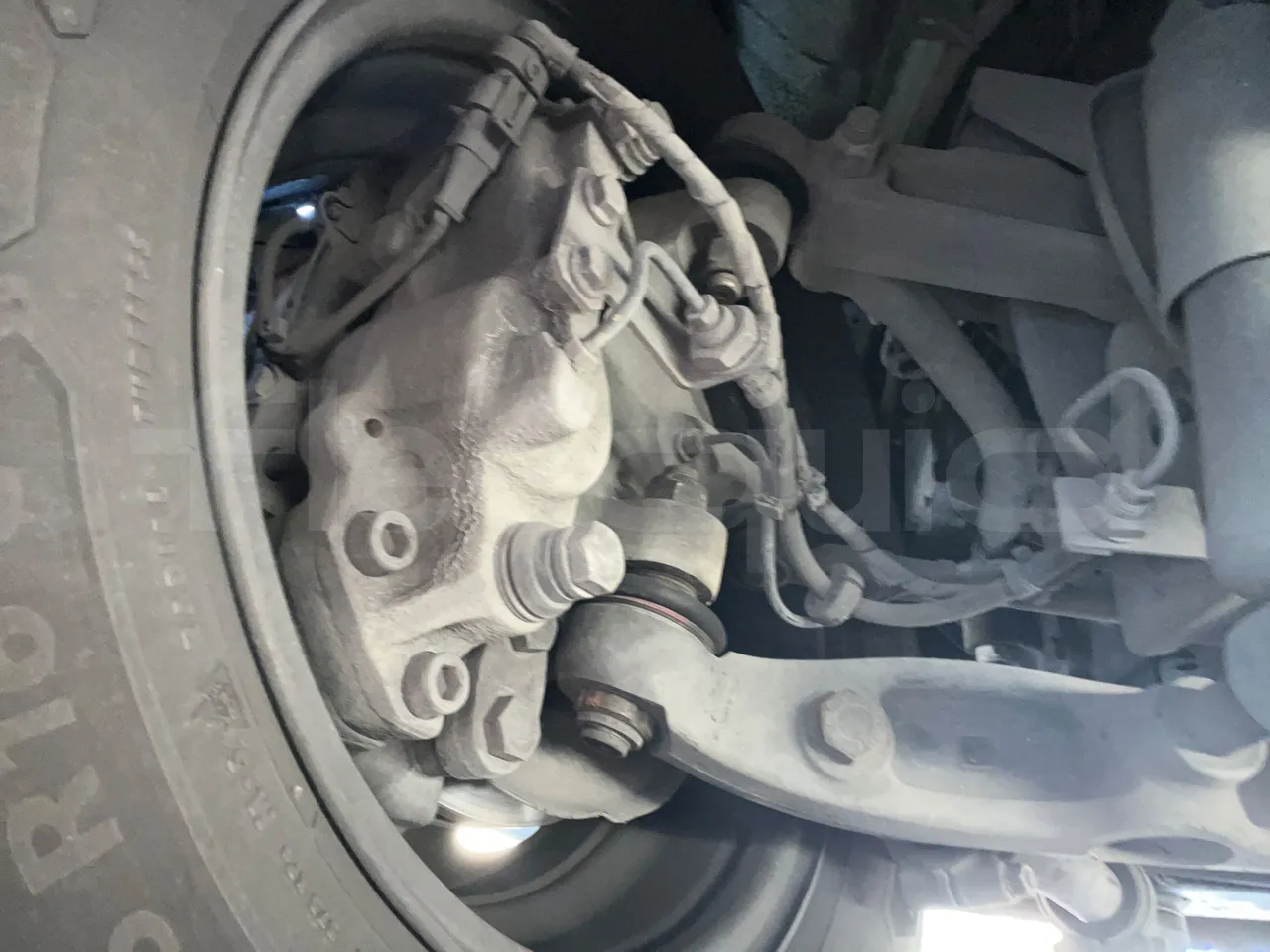 Iveco Daily CARIND - Euro6 - 132kW - 8.400mt - front brake calipers left
