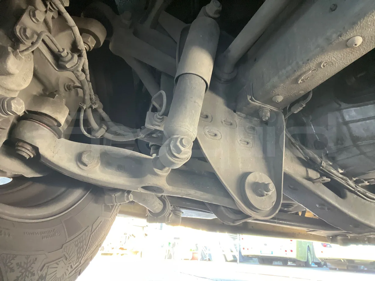Iveco Daily CARIND - Euro6 - 132kW - 8.400mt - front shock absorbers left