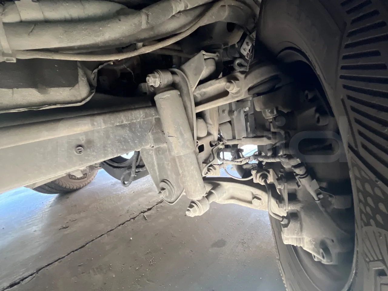 Iveco Daily CARIND - Euro6 - 132kW - 8.400mt - front shock absorbers right