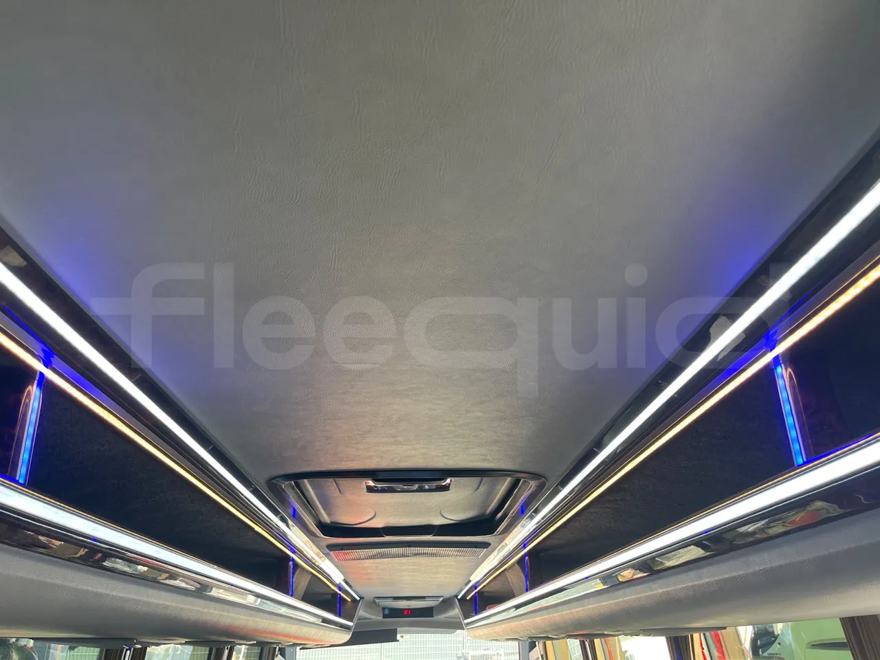 Iveco Daily CARIND - Euro6 - 132kW - 8.400mt - roof hatch 3