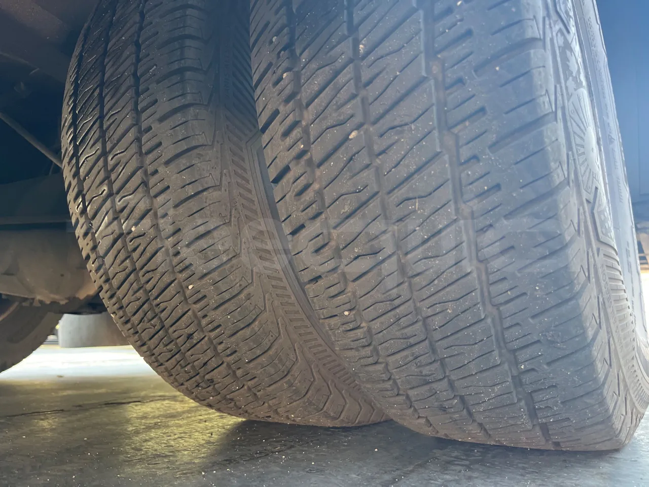 Iveco Daily CARIND - Euro6 - 132kW - 8.400mt - tread condition front tires left