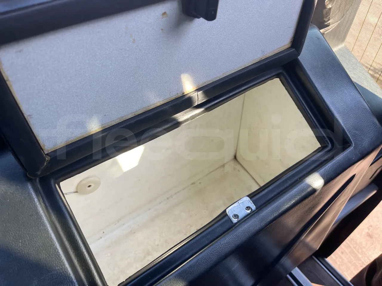 Iveco Daily CARIND - Euro6 - 132kW - 8.400mt - power outlets detail