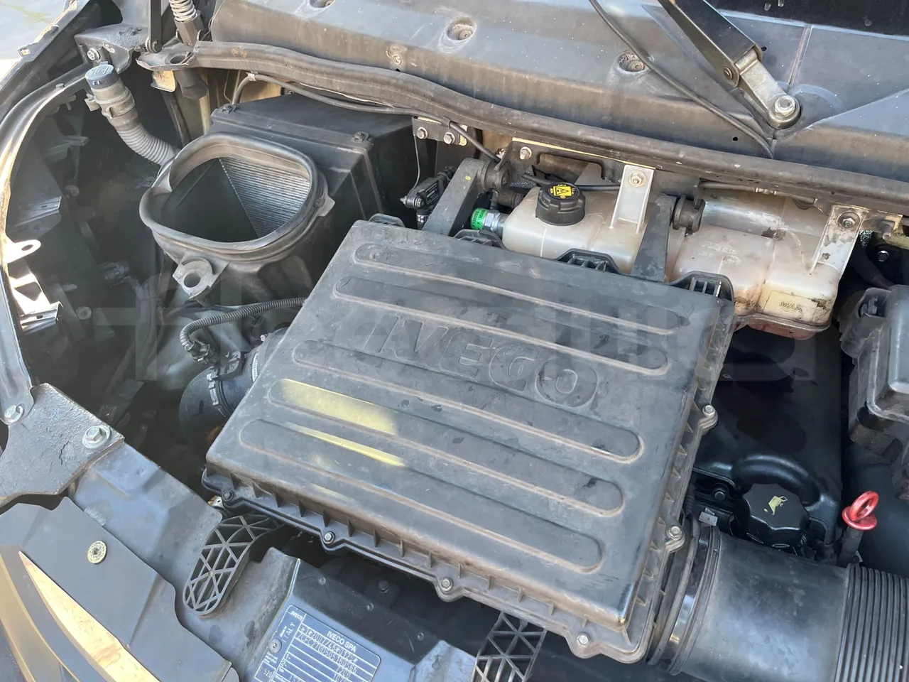 Iveco Daily CARIND - Euro6 - 132kW - 8.400mt - preheater webasto photo